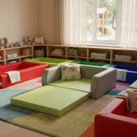 Stapelbare Klappbettliege mit wasserabweisende Klappmatratze